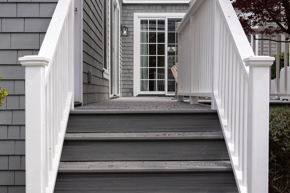 Masterful Construction Inc. 4-9 San Mateo Outdoor Kitchen and Living Space Design  